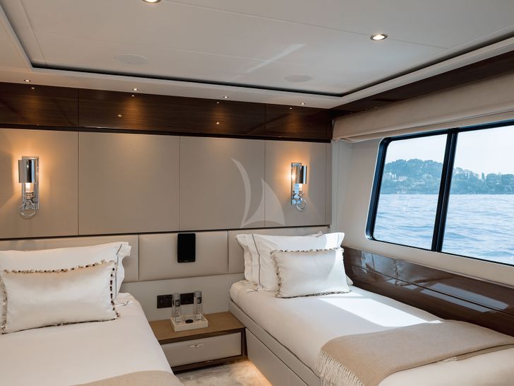 RIVIERA LIVING - Princess 35M,twin cabin RIVIERA LIVING - Princess 35M,twin cabin