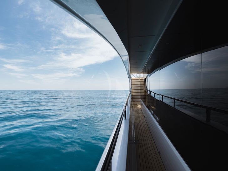 RIVIERA LIVING - Princess 35M,side walkway RIVIERA LIVING - Princess 35M,side walkway