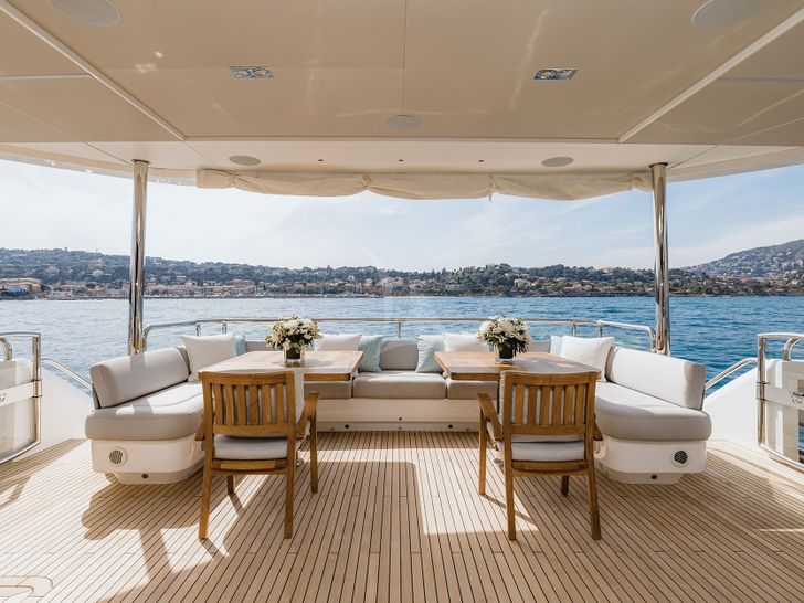 RIVIERA LIVING - Princess 35M,aft alfresco dining area RIVIERA LIVING - Princess 35M,aft alfresco dining area