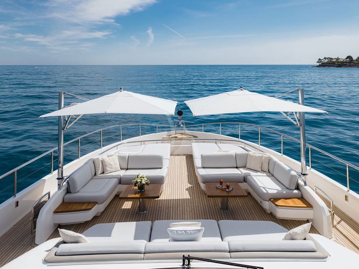 RIVIERA LIVING - Princess 35M,bow covered lounging area RIVIERA LIVING - Princess 35M,bow covered lounging area