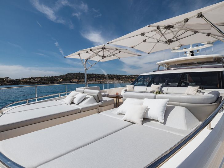 RIVIERA LIVING - Princess 35M,bronzing area RIVIERA LIVING - Princess 35M,bronzing area