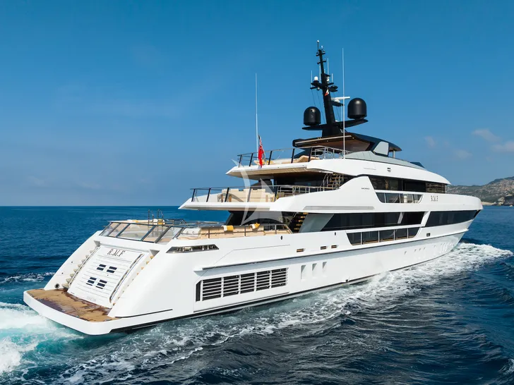 RMF Sanlorenzo 52 Steel - cruising stern view RMF Sanlorenzo 52 Steel - cruising stern view