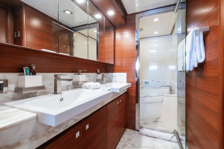 Charter Yacht ROBUSTO - Ferretti Custom Line 112 Next - 5 Cabins - Monaco - Cannes - St Tropez - Nice - Antibes - the French Riviera