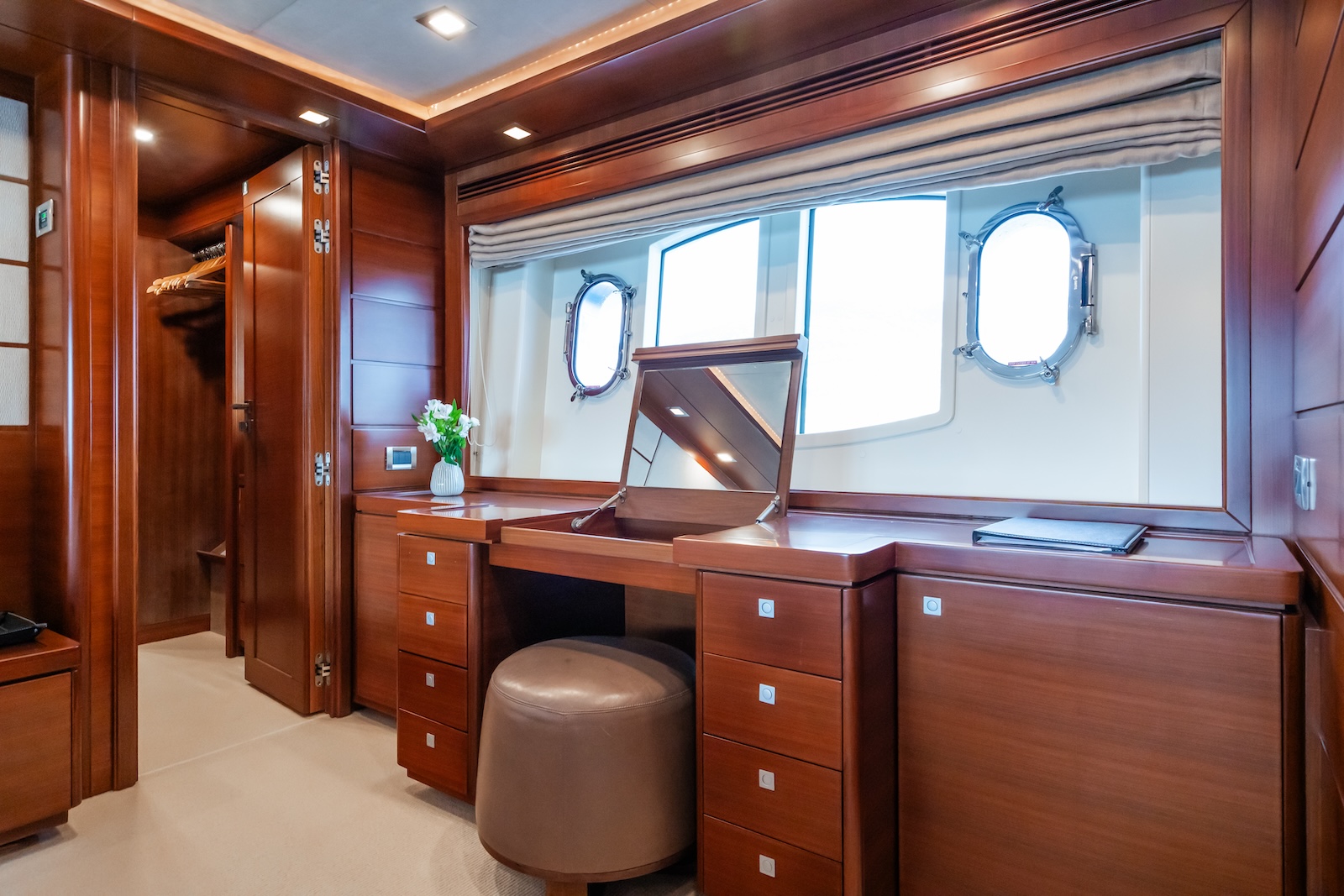 Charter Yacht ROBUSTO - Ferretti Custom Line 112 Next - 5 Cabins - Monaco - Cannes - St Tropez - Nice - Antibes - the French Riviera