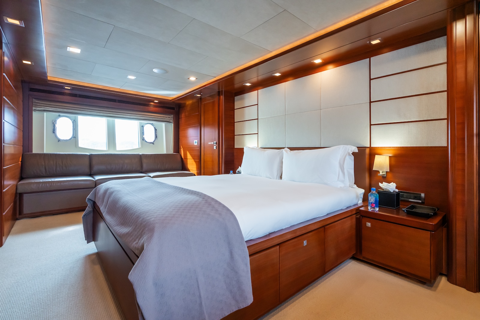 Charter Yacht ROBUSTO - Ferretti Custom Line 112 Next - 5 Cabins - Monaco - Cannes - St Tropez - Nice - Antibes - the French Riviera