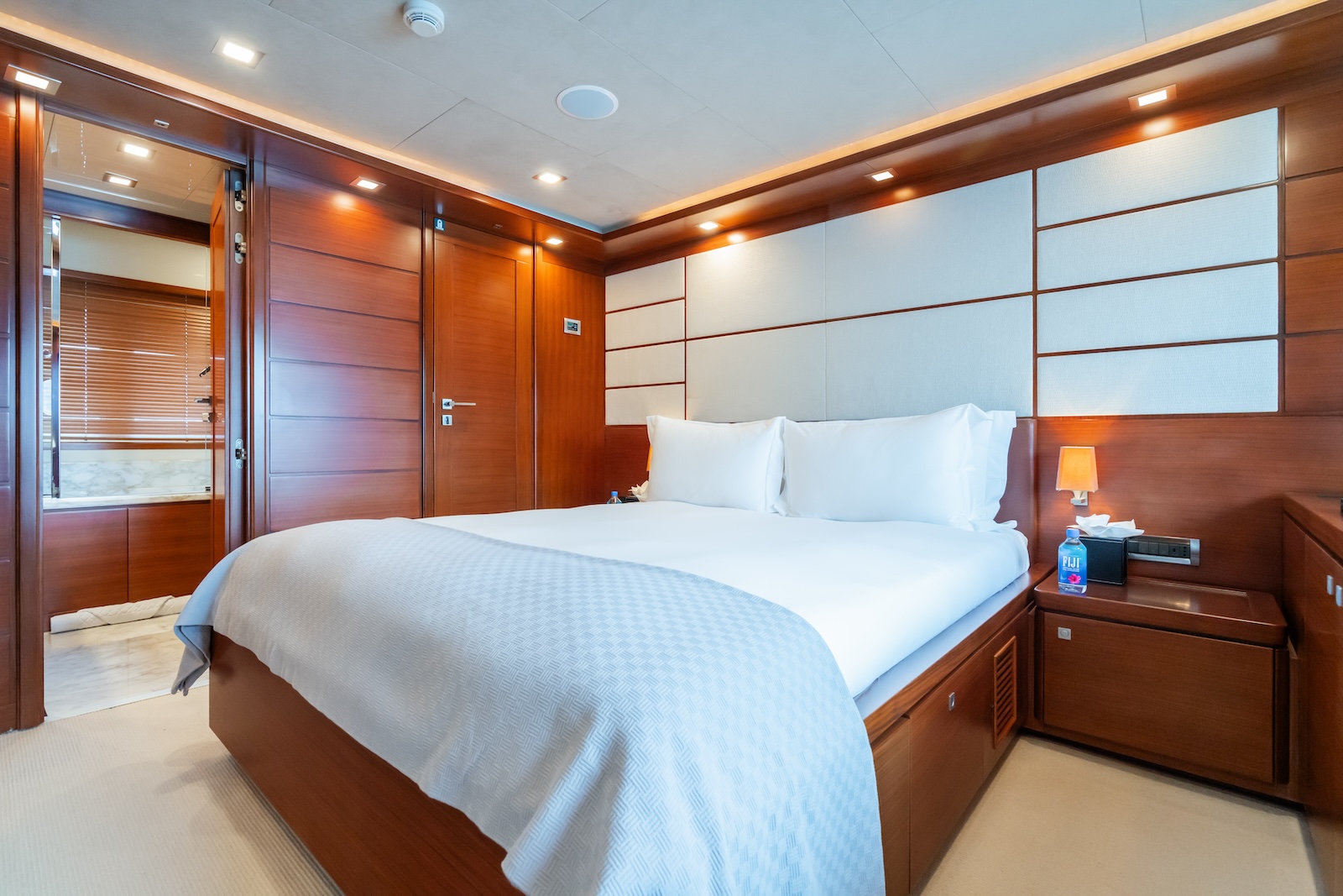 Charter Yacht ROBUSTO - Ferretti Custom Line 112 Next - 5 Cabins - Monaco - Cannes - St Tropez - Nice - Antibes - the French Riviera