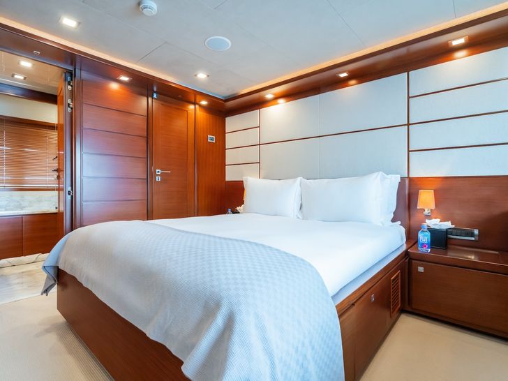 ROBUSTO Ferretti Custom Line 112 Next - VIP cabin 2 ROBUSTO Ferretti Custom Line 112 Next - VIP cabin 2