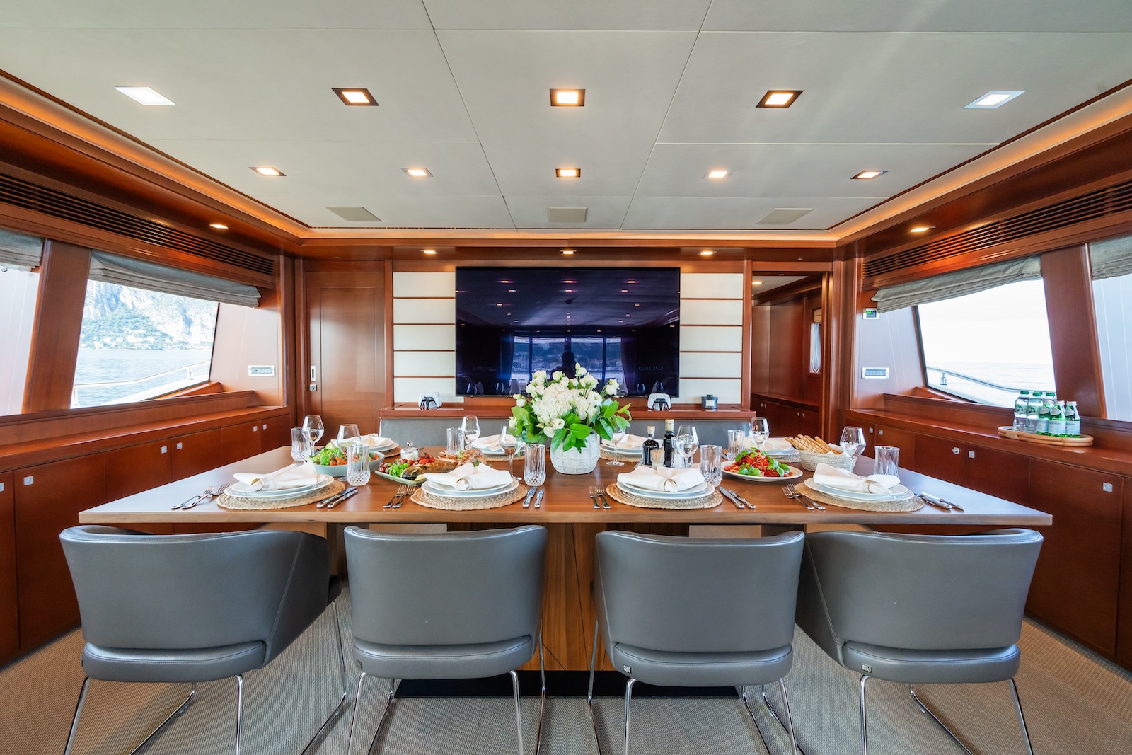 Charter Yacht ROBUSTO - Ferretti Custom Line 112 Next - 5 Cabins - Monaco - Cannes - St Tropez - Nice - Antibes - the French Riviera