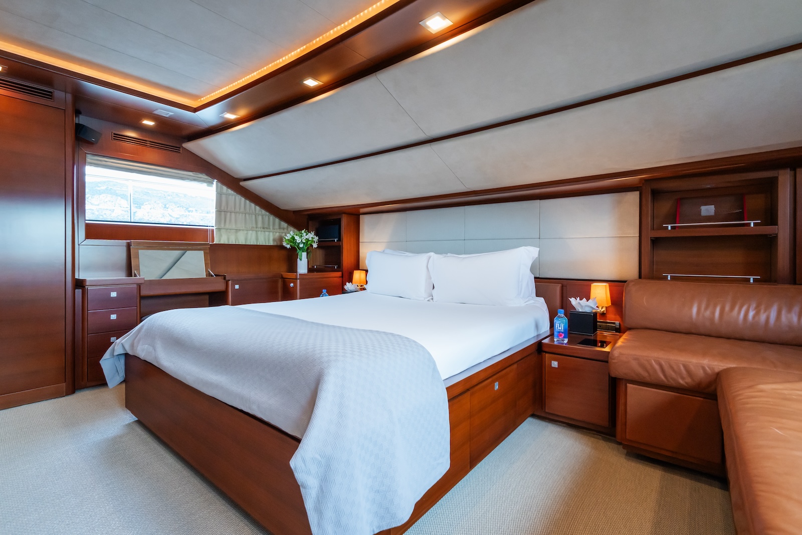 Charter Yacht ROBUSTO - Ferretti Custom Line 112 Next - 5 Cabins - Monaco - Cannes - St Tropez - Nice - Antibes - the French Riviera