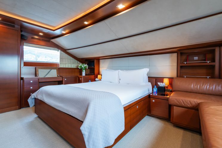 Charter Yacht ROBUSTO - Ferretti Custom Line 112 Next - 5 Cabins - Monaco - Cannes - St Tropez - Nice - Antibes - the French Riviera