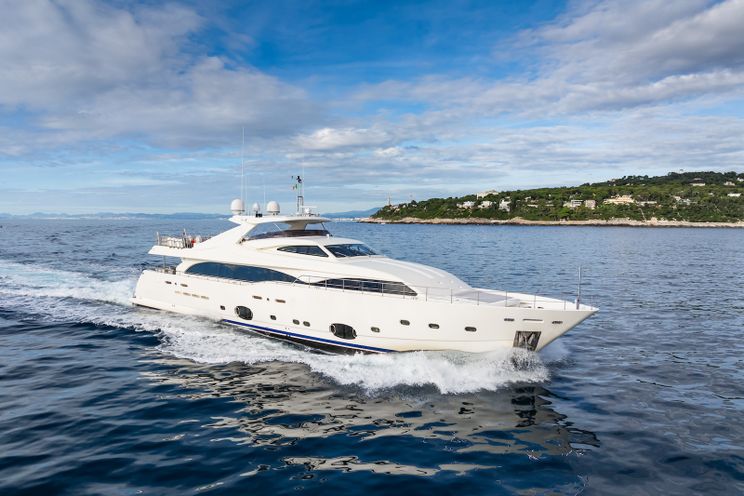 Charter Yacht ROBUSTO - Ferretti Custom Line 112 Next - 5 Cabins - Monaco - Cannes - St Tropez - Nice - Antibes - the French Riviera