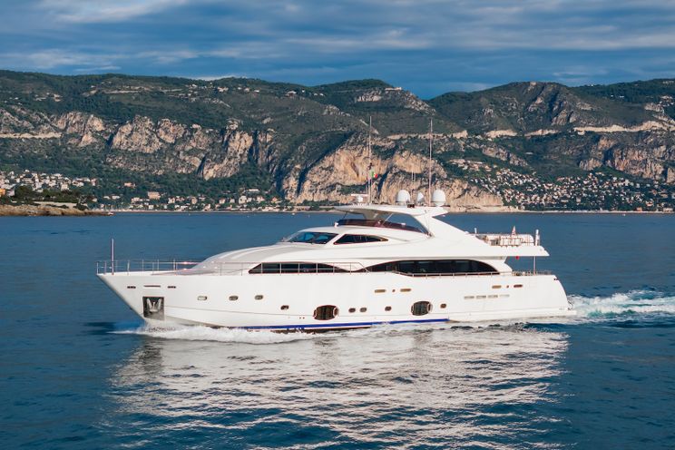 Charter Yacht ROBUSTO - Ferretti Custom Line 112 Next - 5 Cabins - Monaco - Cannes - St Tropez - Nice - Antibes - the French Riviera