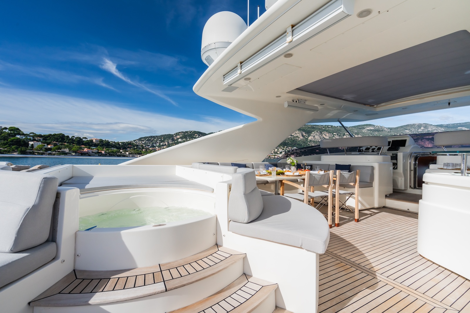 Charter Yacht ROBUSTO - Ferretti Custom Line 112 Next - 5 Cabins - Monaco - Cannes - St Tropez - Nice - Antibes - the French Riviera