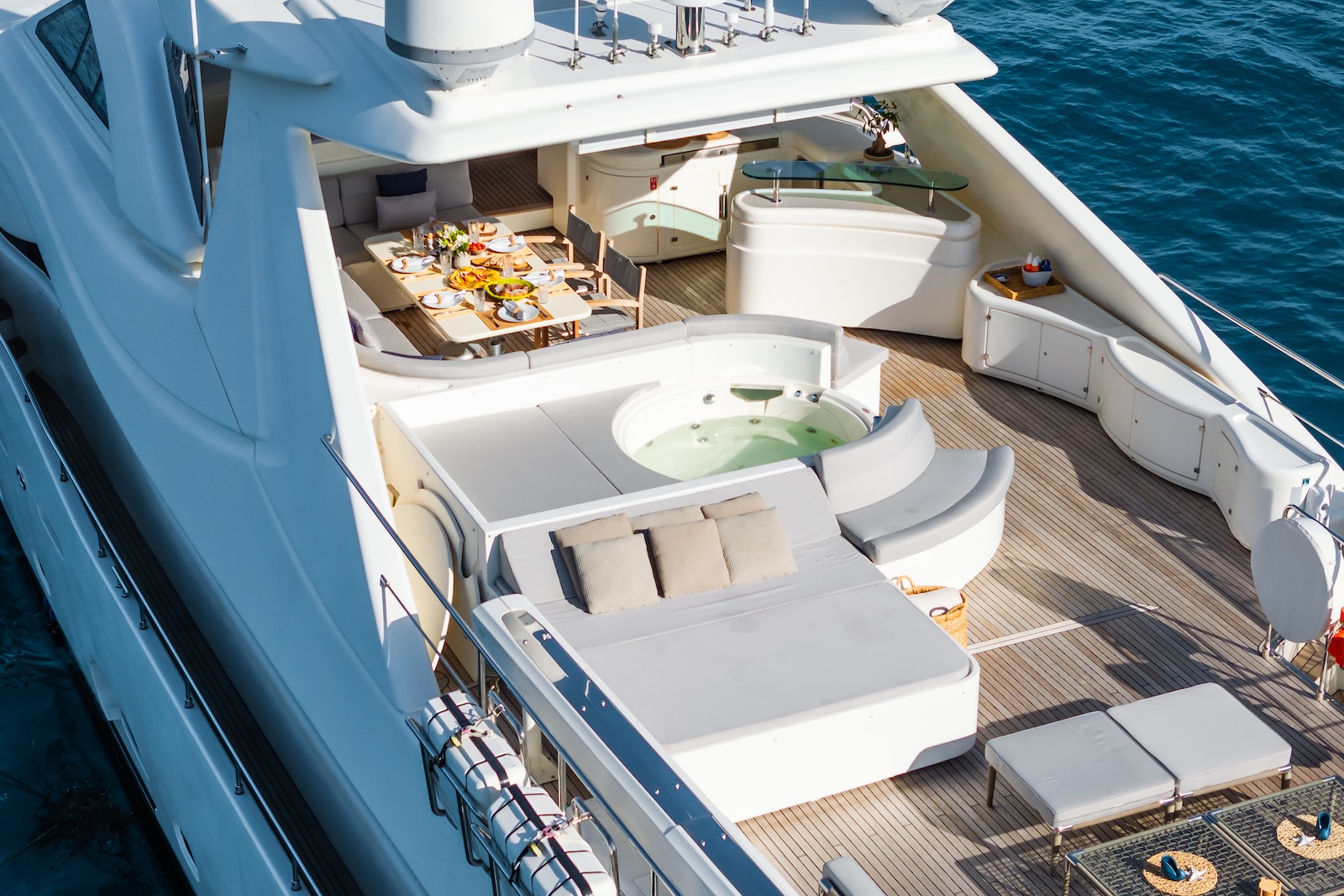 Charter Yacht ROBUSTO - Ferretti Custom Line 112 Next - 5 Cabins - Monaco - Cannes - St Tropez - Nice - Antibes - the French Riviera