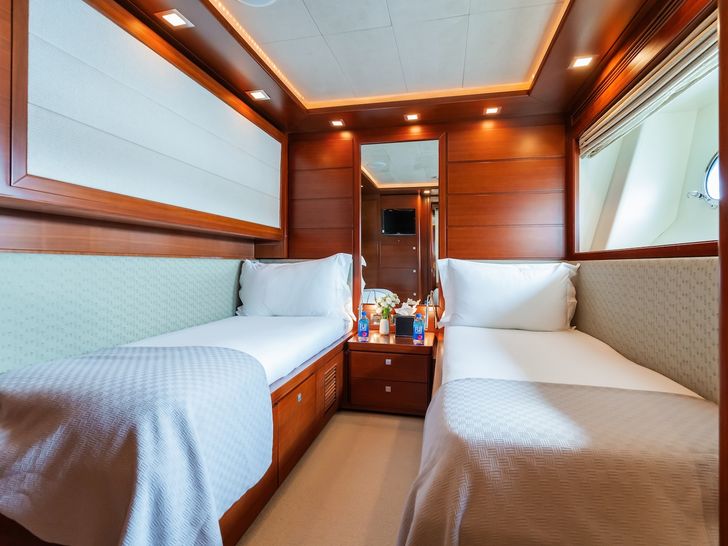 ROBUSTO Ferretti Custom Line 112 Next - twin cabin 1 ROBUSTO Ferretti Custom Line 112 Next - twin cabin 1