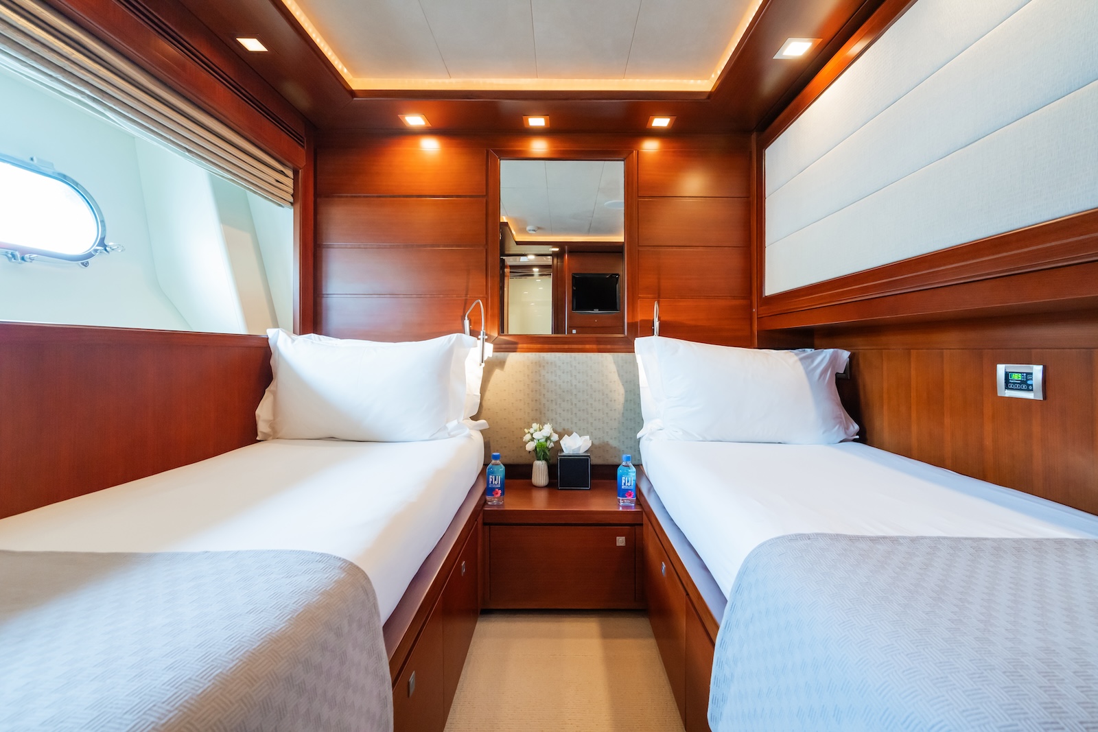 Charter Yacht ROBUSTO - Ferretti Custom Line 112 Next - 5 Cabins - Monaco - Cannes - St Tropez - Nice - Antibes - the French Riviera