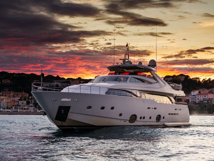 ROBUSTO Ferretti Custom Line 112 Next - under the sunset ROBUSTO Ferretti Custom Line 112 Next - under the sunset