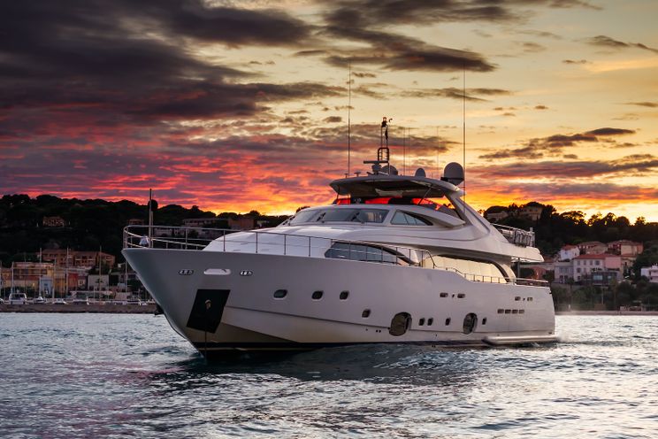 Charter Yacht ROBUSTO - Ferretti Custom Line 112 Next - 5 Cabins - Monaco - Cannes - St Tropez - Nice - Antibes - the French Riviera