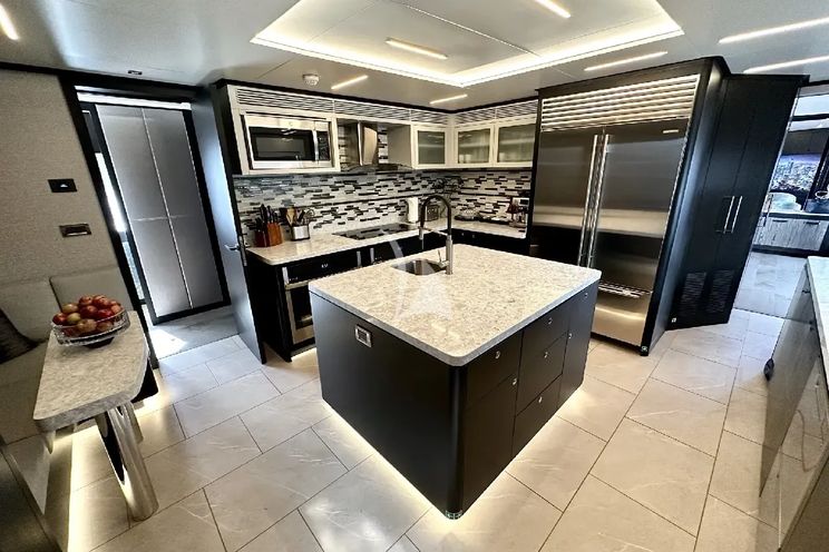 Charter Yacht ROMEO FOXTROT - Hargrave 118 - 5 Cabins - Nassau - Exumas - Bahamas