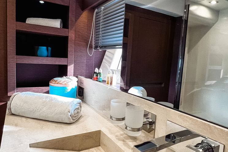 Charter Yacht ROMY ONE - Prestige 680 - 4 Cabins - Antibes - Cannes - Nice - St Tropez - French Riviera - Monaco