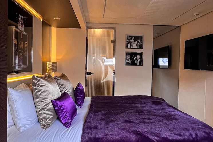 Charter Yacht ROMY ONE - Prestige 680 - 4 Cabins - Antibes - Cannes - Nice - St Tropez - French Riviera - Monaco