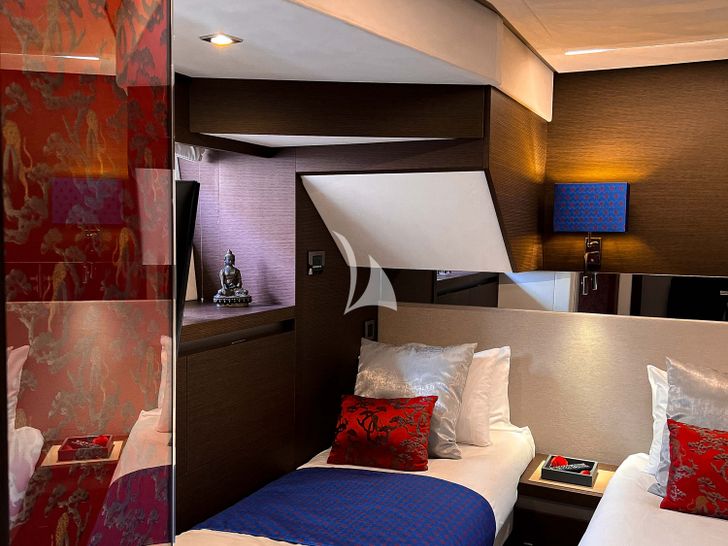 ROMY ONE Prestige 680 - VIP cabin 2 converted to twin ROMY ONE Prestige 680 - VIP cabin 2 converted to twin