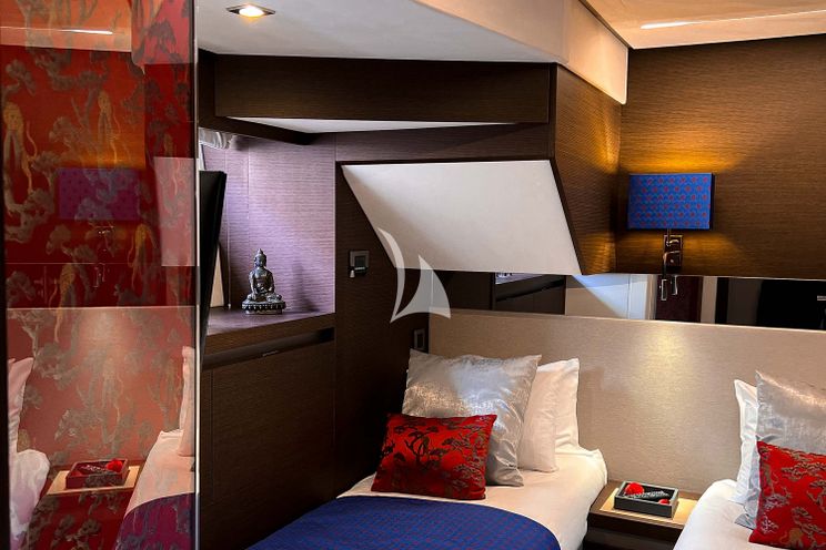 Charter Yacht ROMY ONE - Prestige 680 - 4 Cabins - Antibes - Cannes - Nice - St Tropez - French Riviera - Monaco