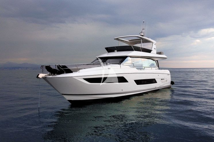 Charter Yacht ROMY ONE - Prestige 680 - 4 Cabins - Antibes - Cannes - Monaco - Nice - St Tropez - French Riviera