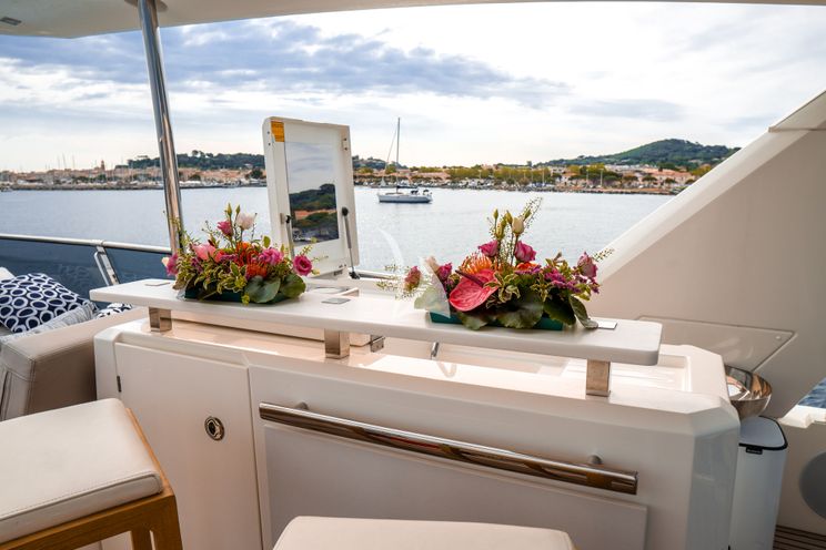 Charter Yacht ROMY ONE - Prestige 680 - 4 Cabins - Antibes - Cannes - Nice - St Tropez - French Riviera - Monaco
