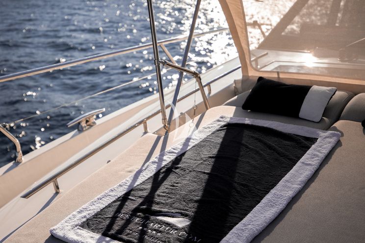 Charter Yacht ROMY ONE - Prestige 680 - 4 Cabins - Antibes - Cannes - Nice - St Tropez - French Riviera - Monaco