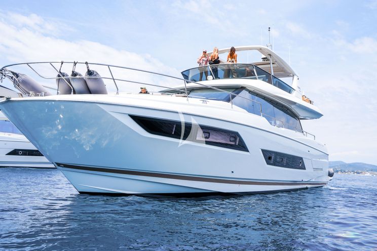 Charter Yacht ROMY ONE - Prestige 680 - 4 Cabins - Antibes - Cannes - Nice - St Tropez - French Riviera - Monaco