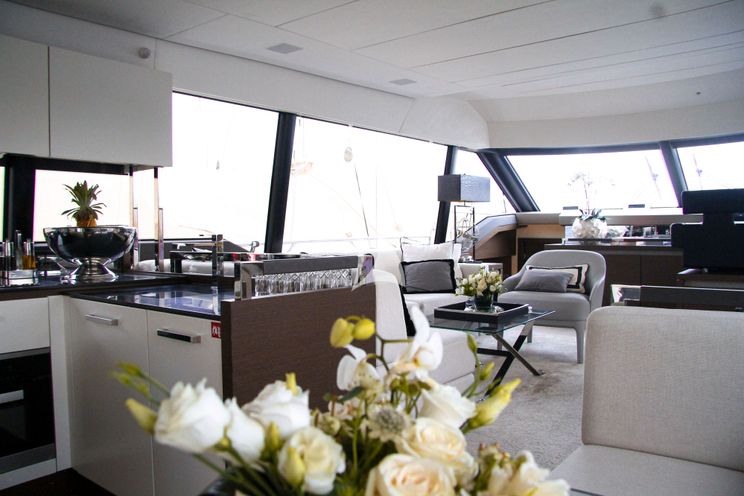 Charter Yacht ROMY ONE - Prestige 680 - 4 Cabins - Antibes - Cannes - Nice - St Tropez - French Riviera - Monaco