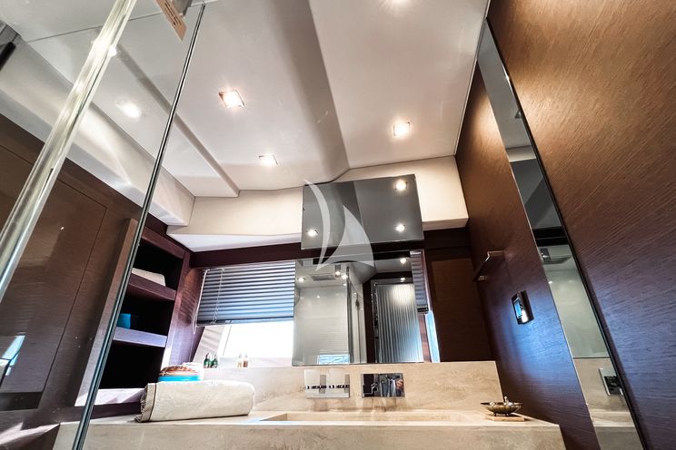 Charter Yacht ROMY ONE - Prestige 680 - 4 Cabins - Antibes - Cannes - Nice - St Tropez - French Riviera - Monaco