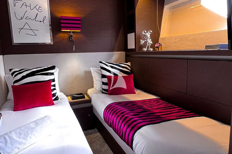 Charter Yacht ROMY ONE - Prestige 680 - 4 Cabins - Antibes - Cannes - Nice - St Tropez - French Riviera - Monaco