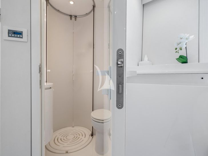 ROYAL RITA Sunreef 78 Power VIP cabin 1 bathroom ROYAL RITA Sunreef 78 Power VIP cabin 1 bathroom