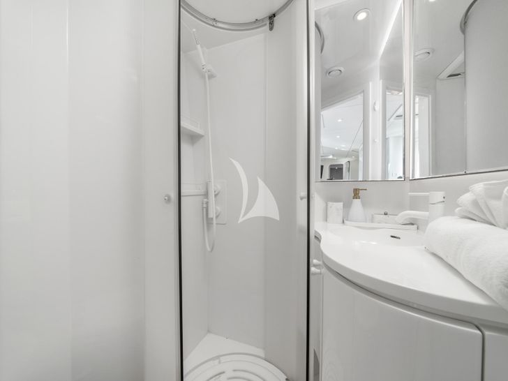 ROYAL RITA Sunreef 78 Power VIP cabin 2 bathroom ROYAL RITA Sunreef 78 Power VIP cabin 2 bathroom
