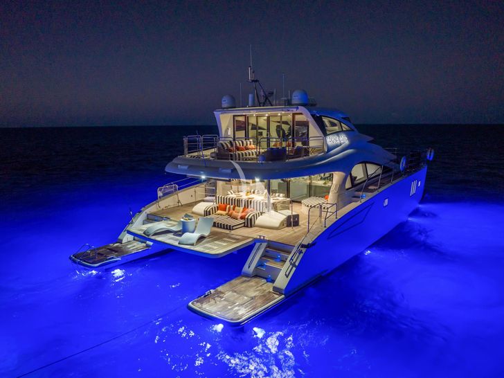 ROYAL RITA Sunreef 78 Power at night ROYAL RITA Sunreef 78 Power at night