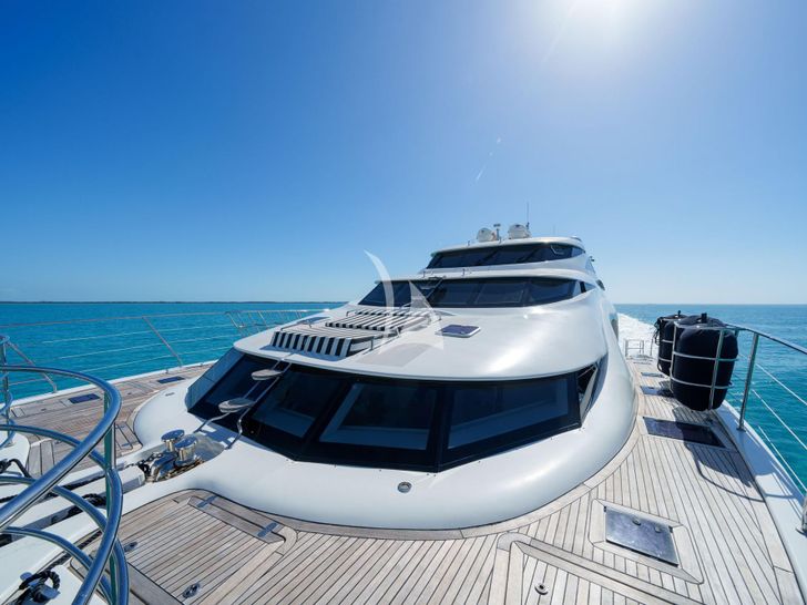 ROYAL RITA Sunreef 78 Power foredeck