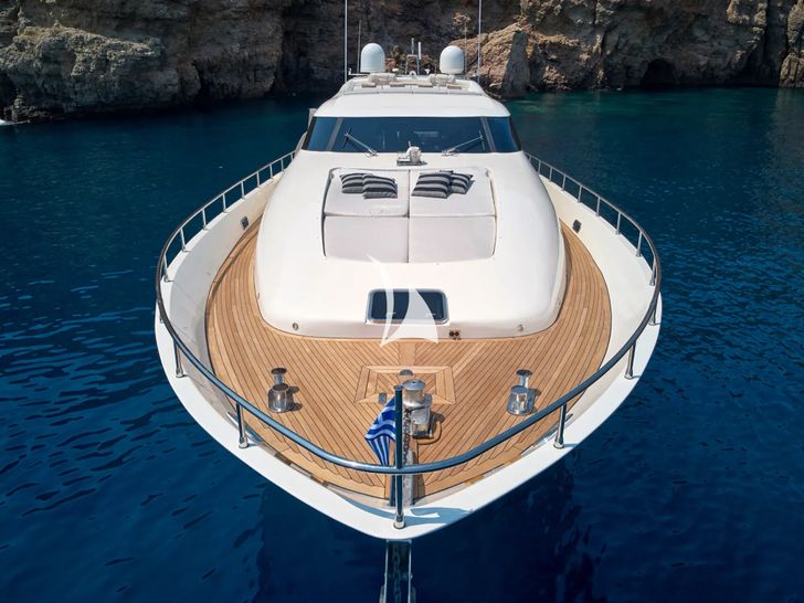 RUBY Tecnomar Velvet 83 - foredeck RUBY Tecnomar Velvet 83 - foredeck