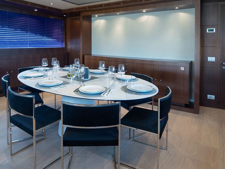 Riva Athena 115 BEYOND Yacht Dining Riva Athena 115 BEYOND Yacht Dining
