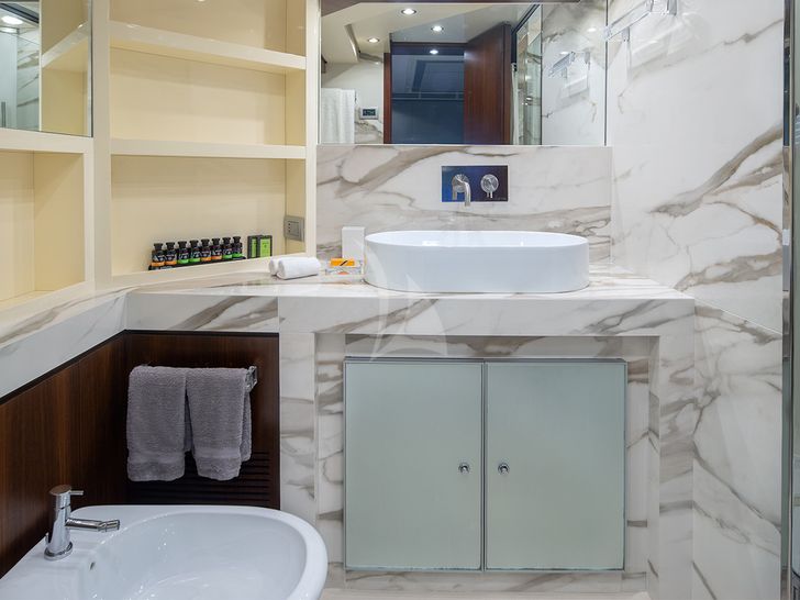 Riva Athena 115 BEYOND Yacht Master Bath Riva Athena 115 BEYOND Yacht Master Bath
