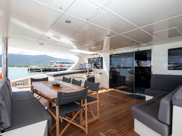 S/Y FENG Sunreef 70 - aft deck S/Y FENG Sunreef 70 - aft deck