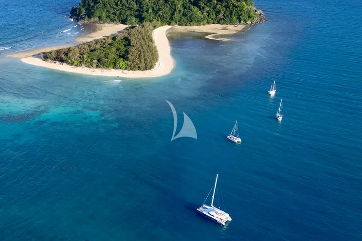 Charter Yacht S/Y FENG - Sunreef 70 - 4 Cabins - Sydney - Whitsunday Islands - Great Barrier Reef - Australia