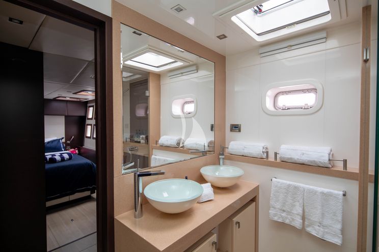 Charter Yacht S/Y FENG - Sunreef 70 - 4 Cabins - Sydney - Whitsunday Islands - Great Barrier Reef - Australia