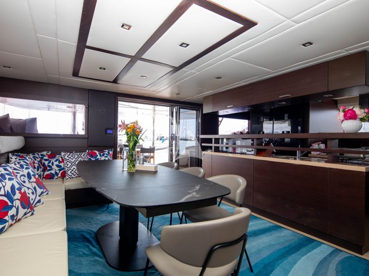 S/Y FENG Sunreef 70 - saloon S/Y FENG Sunreef 70 - saloon