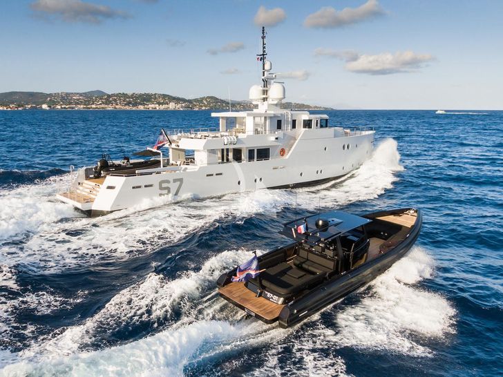 S7 Tansu Mothership Series - cruising with the tender S7 Tansu Mothership Series - cruising with the tender