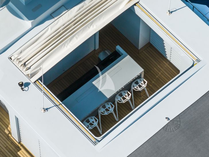 S7 Tansu Mothership Series - flybridge sun roof S7 Tansu Mothership Series - flybridge sun roof