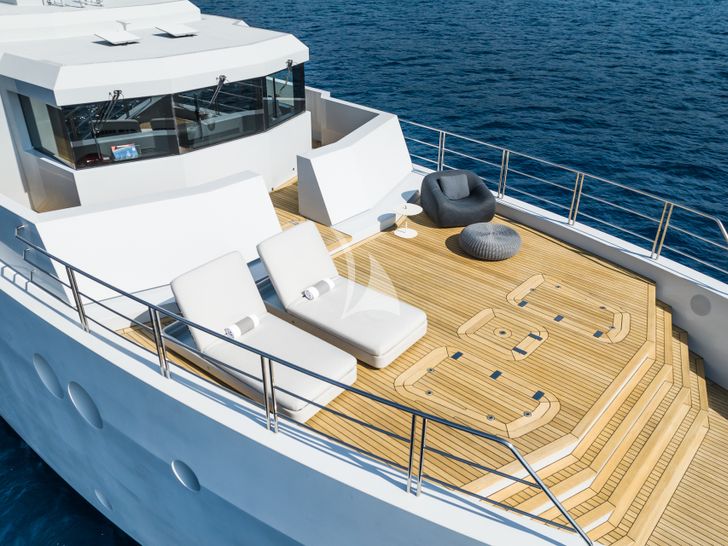 S7 Tansu Mothership Series - foredeck sun lounger set up S7 Tansu Mothership Series - foredeck sun lounger set up