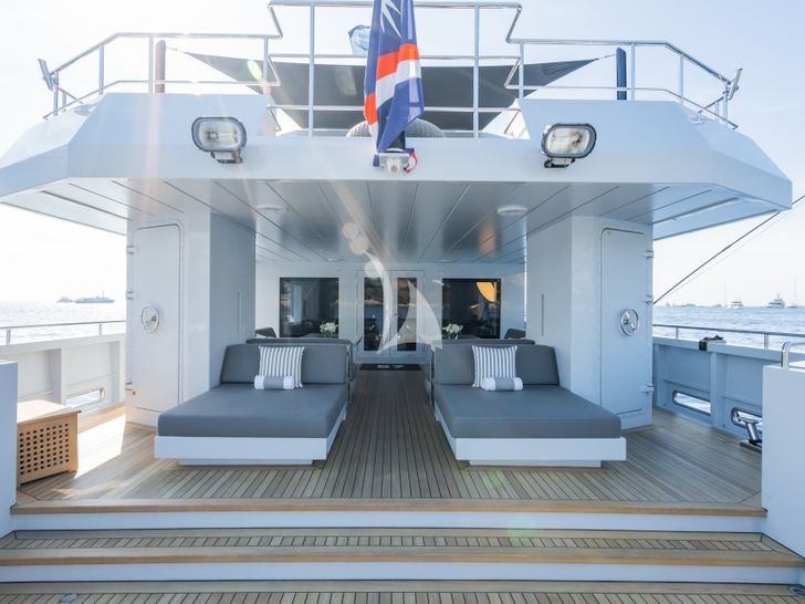 S7 Tansu Mothership Series - sun beds S7 Tansu Mothership Series - sun beds