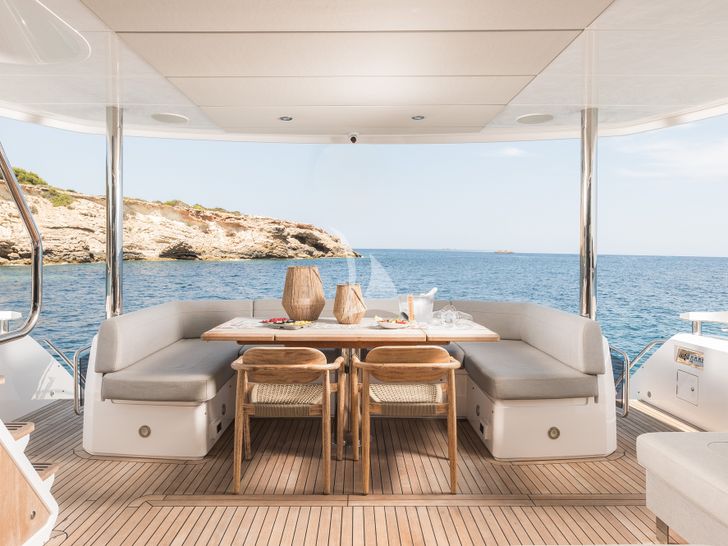 SAAHSA Sunseeker 76 - aft deck alfresco dining area SAAHSA Sunseeker 76 - aft deck alfresco dining area